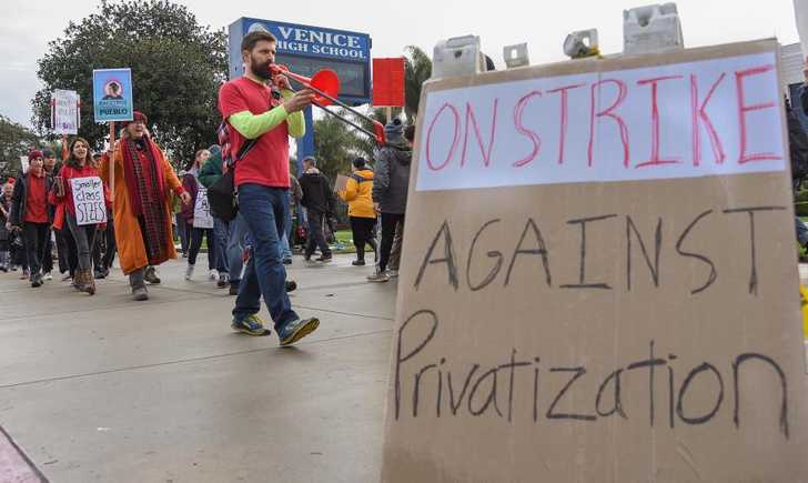 LA teachers on strike against privatization